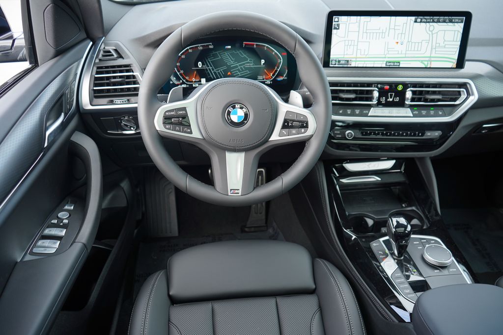 Thumbnail: 2025 BMW X4 - 14