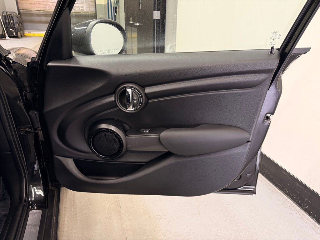 Thumbnail: 2022 MINI Cooper - 28