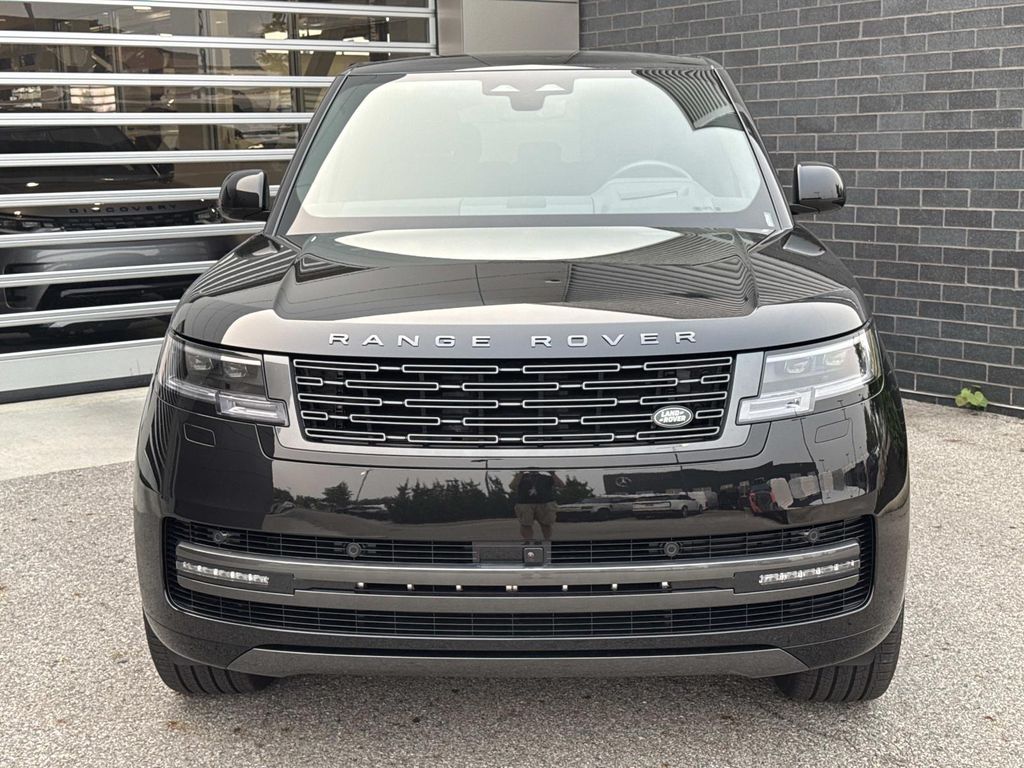 New 2026 Black Land Rover SE image 2
