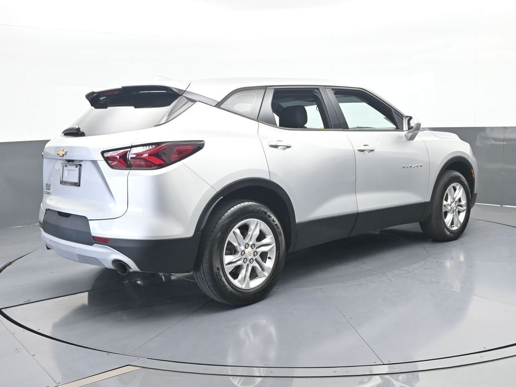 Used 2019 Silver Ice Metallic Chevrolet L image 6