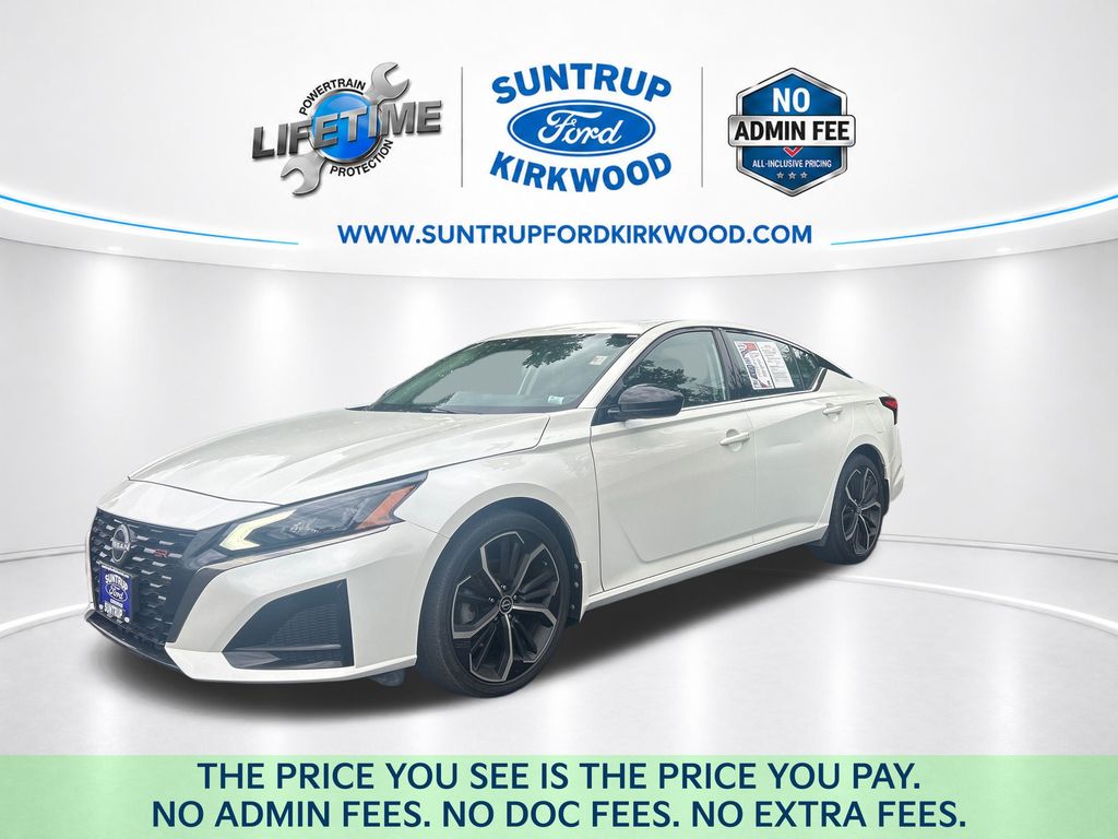 Pearl White Tricoat 2023 Nissan Altima Sedan Front-Wheel Drive Continuously Variable Transmission