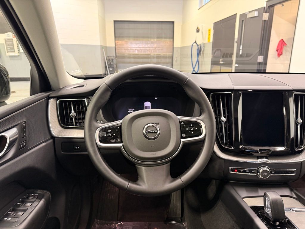 Thumbnail: 2025 Volvo XC60 - 22