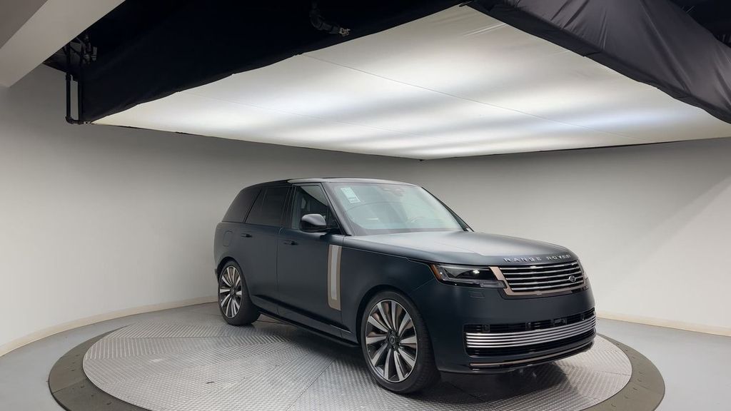 2025 Land Rover Range Rover SV 2