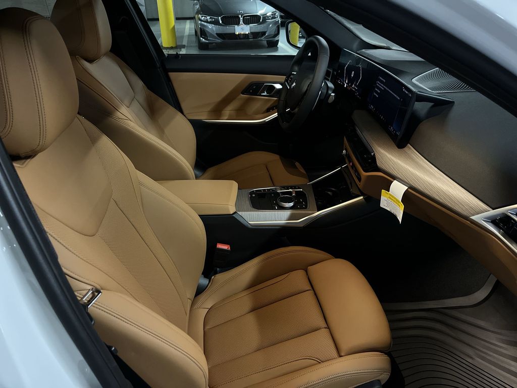 Thumbnail: 2025 BMW 3 Series - 25