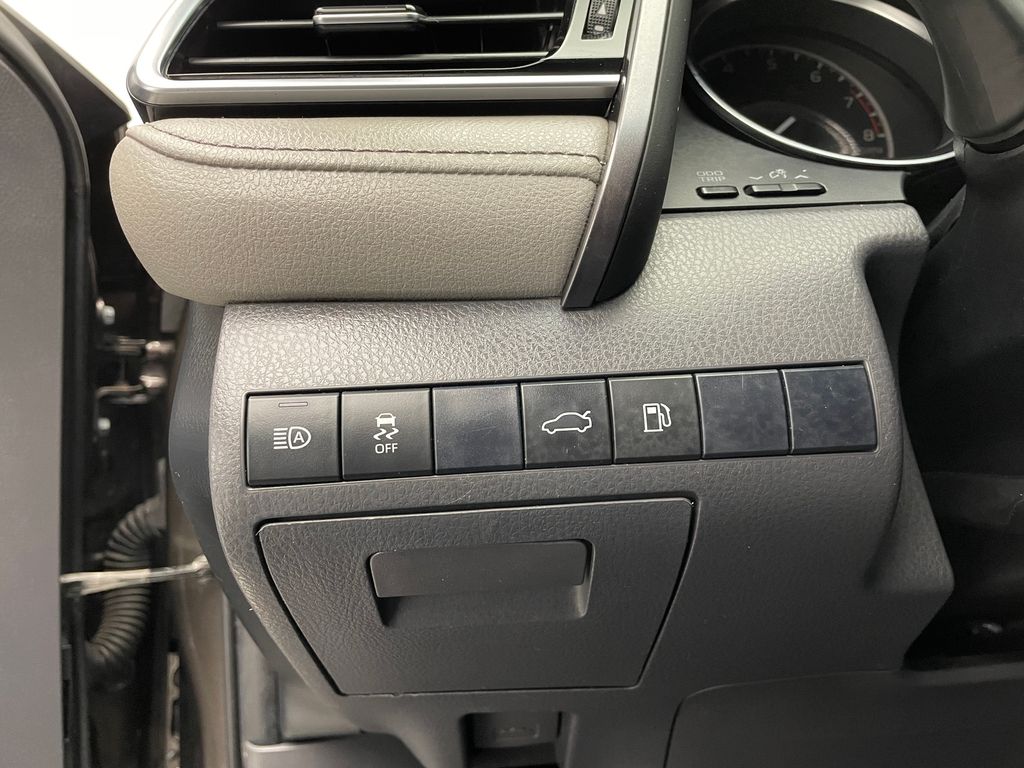 Thumbnail: 2018 Toyota Camry - 20