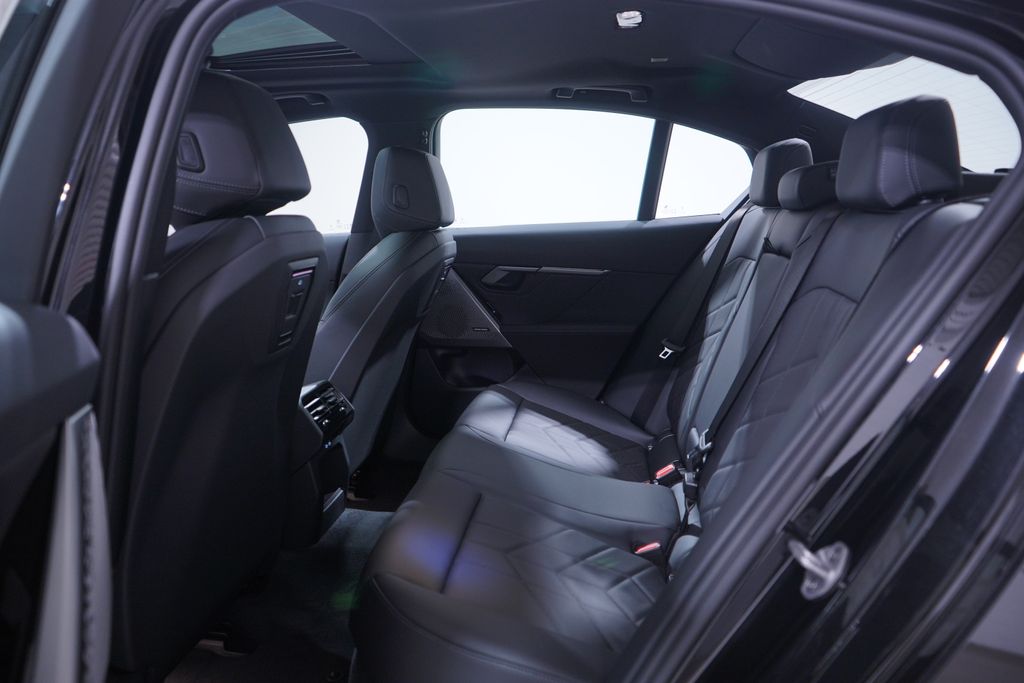 Thumbnail: 2026 BMW i5 - 9