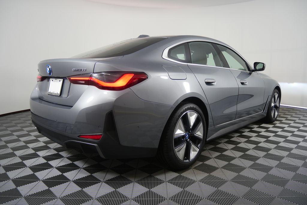 Thumbnail: 2023 BMW i4 - 3
