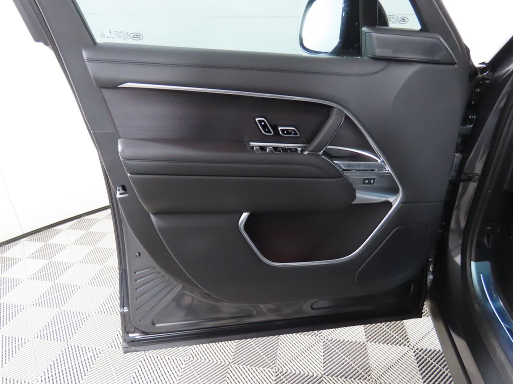 Thumbnail: 2025 Land Rover Range Rover - 25