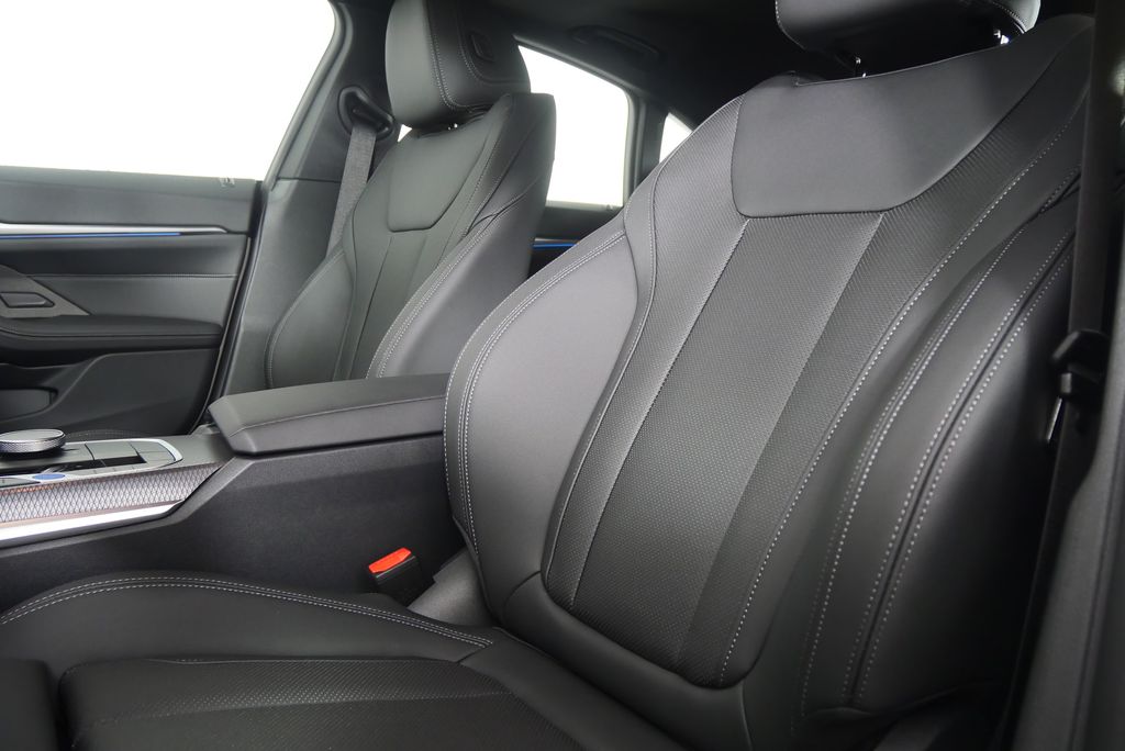 Thumbnail: 2025 BMW i4 - 11