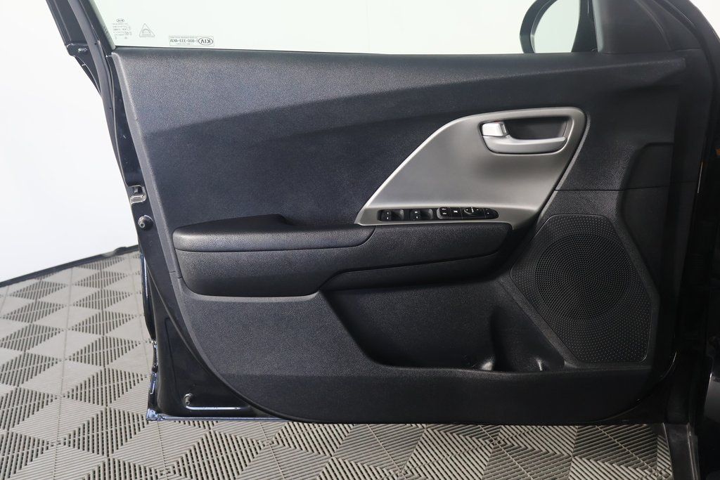 2019 Kia Niro LX 12