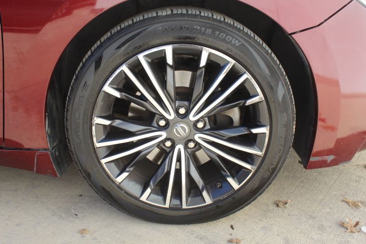 Used Car 2017 Nissan Maxima  Platinum For Sale Under $12,000 In Georgetown, Texas