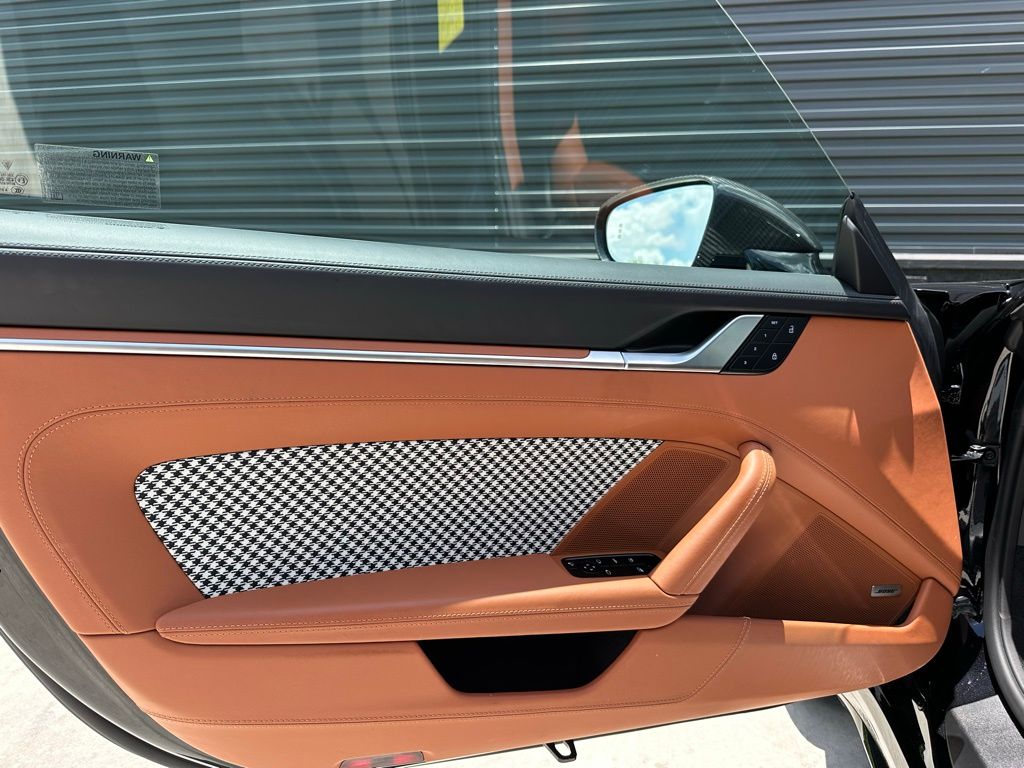 2025 Porsche 911 Turbo 17