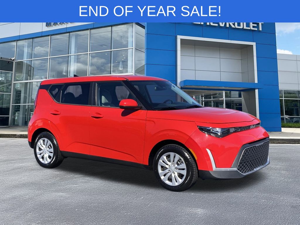 2023 Kia Soul LX's photo