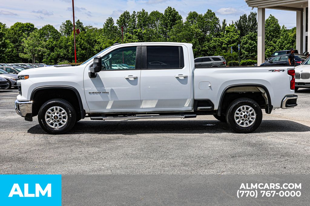 Used 2025 White Chevrolet LT image 9