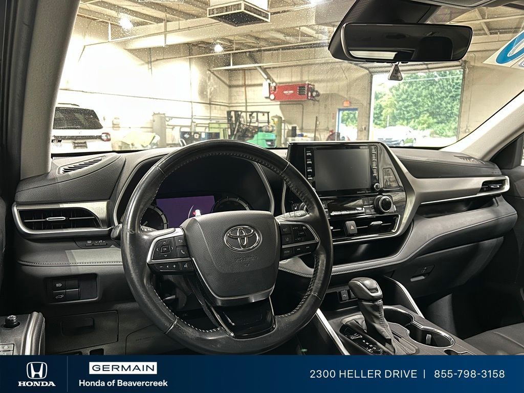 Used 2020 Black Toyota XLE image 15
