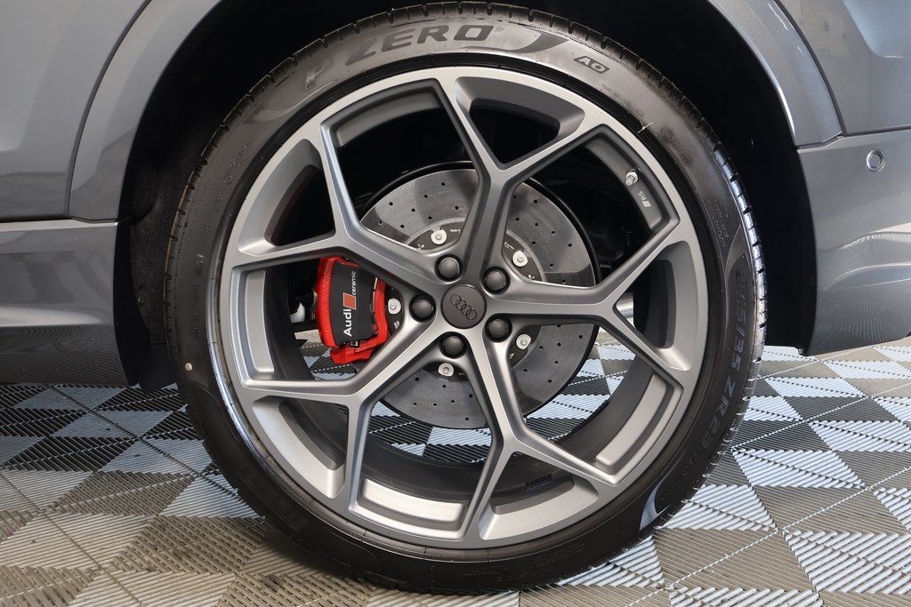 Thumbnail: 2026 Audi RS Q8 - 10