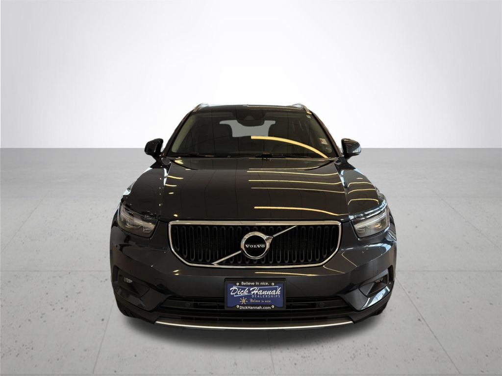 2022 Volvo XC40 Momentum