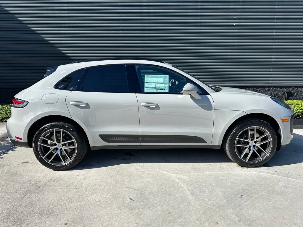 Thumbnail: 2026 Porsche Macan - 10