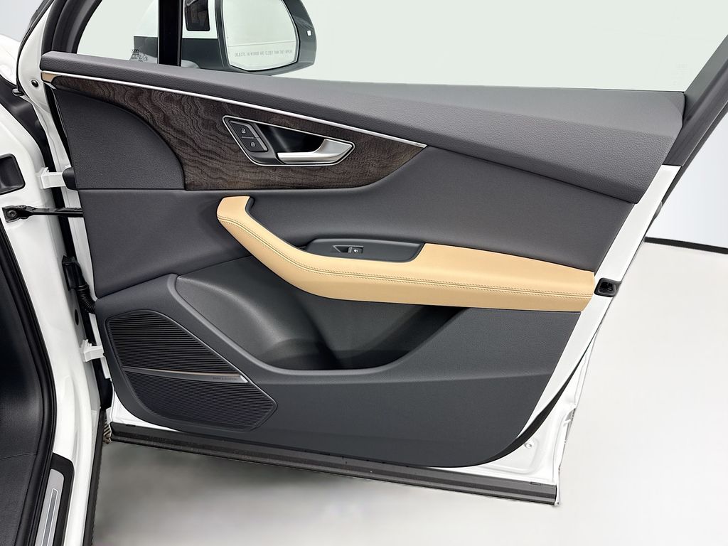 Thumbnail: 2026 Audi Q7 - 26