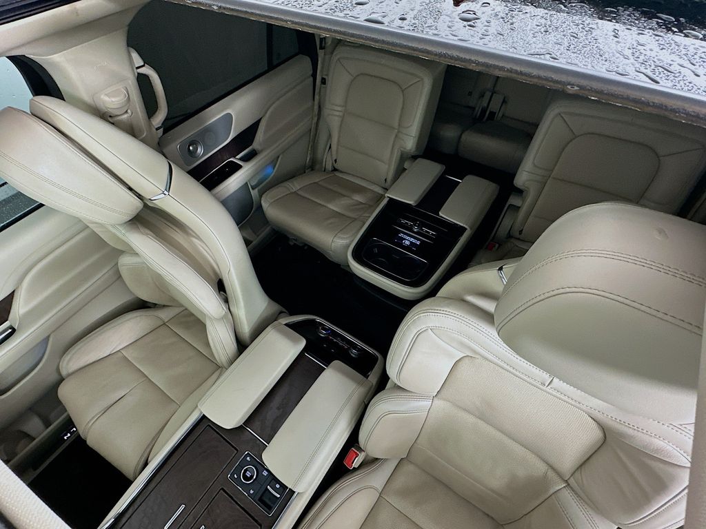 Thumbnail: 2021 Lincoln Navigator - 22