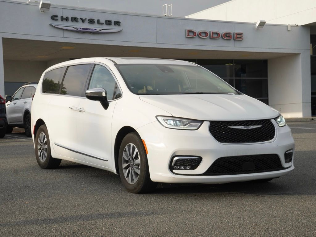 2023 Chrysler Pacifica Hybri...