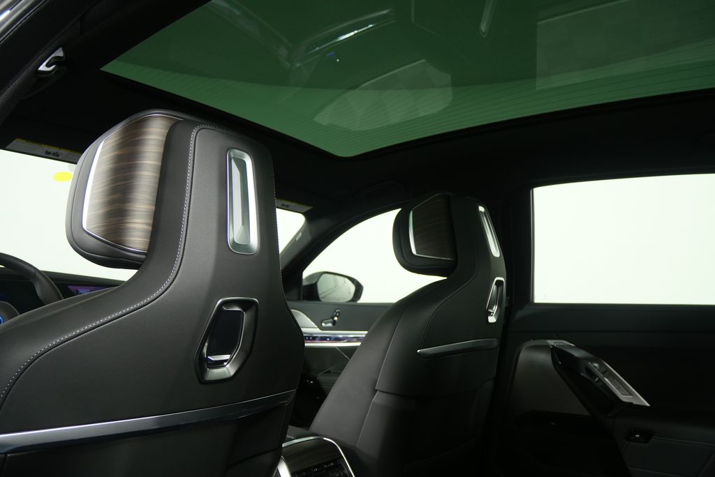 Thumbnail: 2026 BMW 7 Series - 18