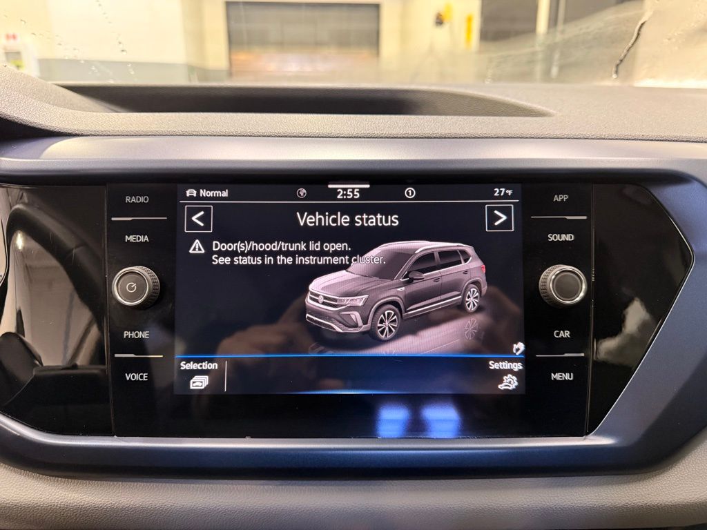 Thumbnail: 2022 Volkswagen Taos - 16