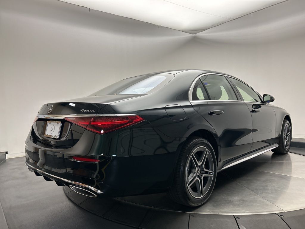 Thumbnail: 2025 Mercedes-Benz S-Class - 7