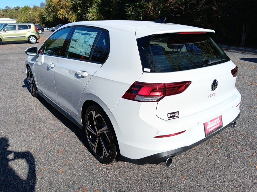 2024 Volkswagen Golf GTI 2.0T SE 3