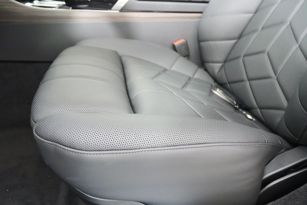 Thumbnail: 2026 BMW 7 Series - 10