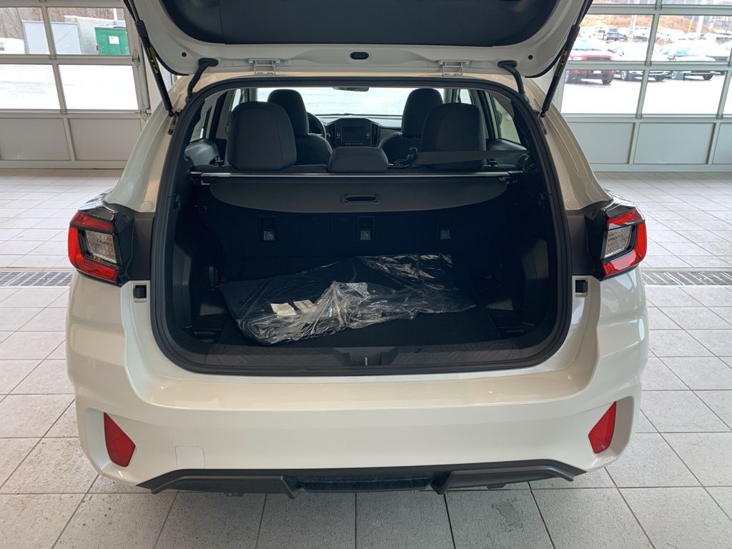 New 2025 White Subaru Base image 15