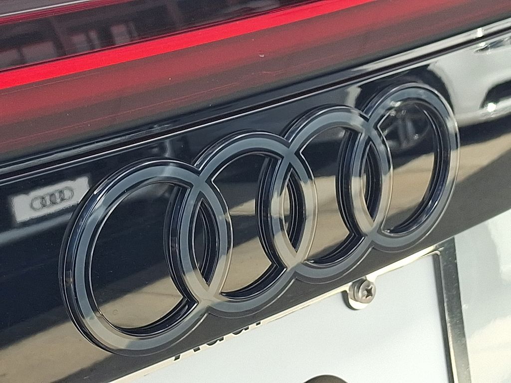 Thumbnail: 2026 Audi SQ8 - 23