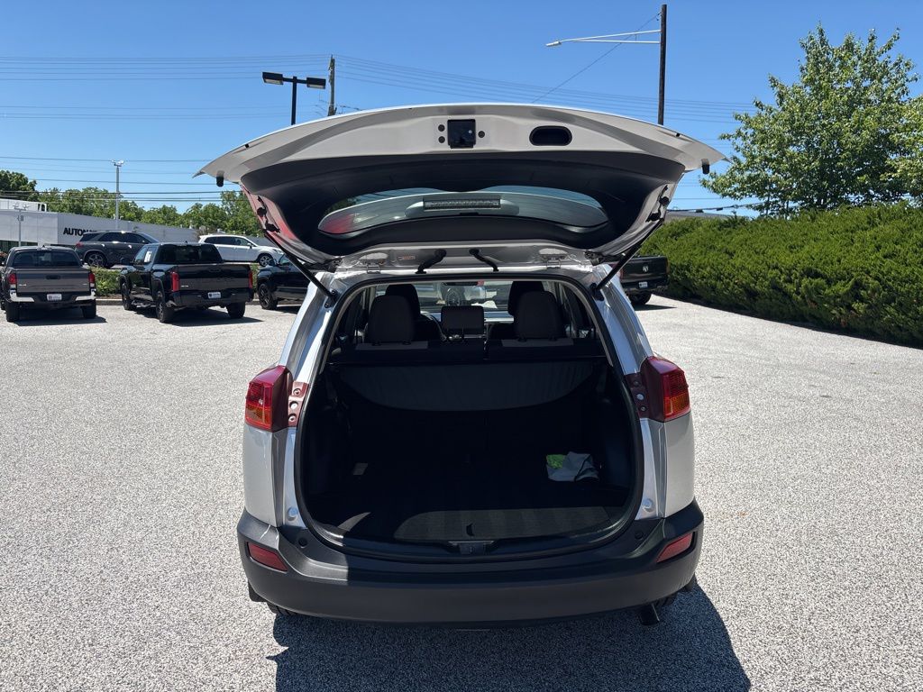Used 2013 Silver Toyota XLE image 9