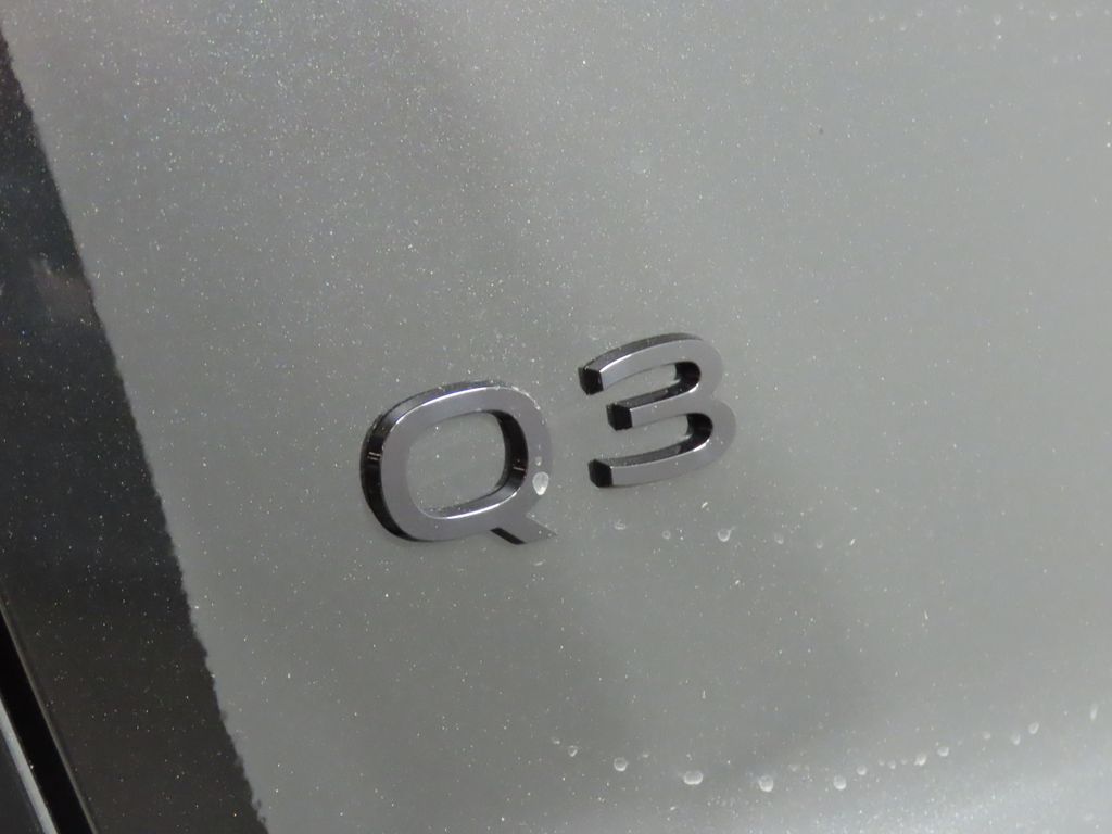 Thumbnail: 2026 Audi Q3 - 9