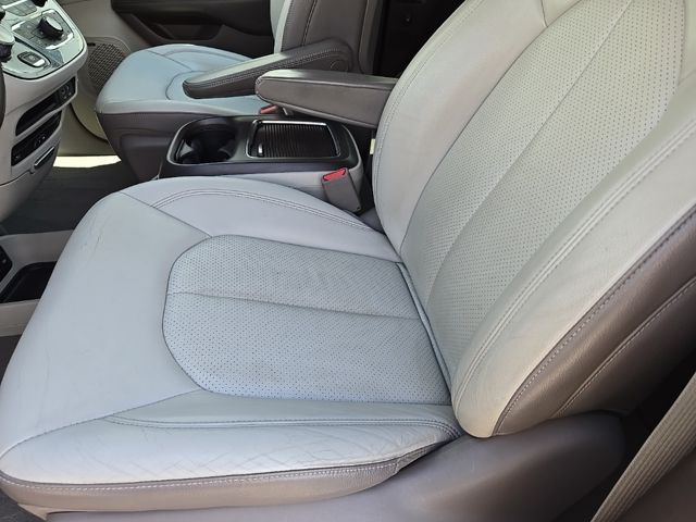 2017 Chrysler Pacifica  24