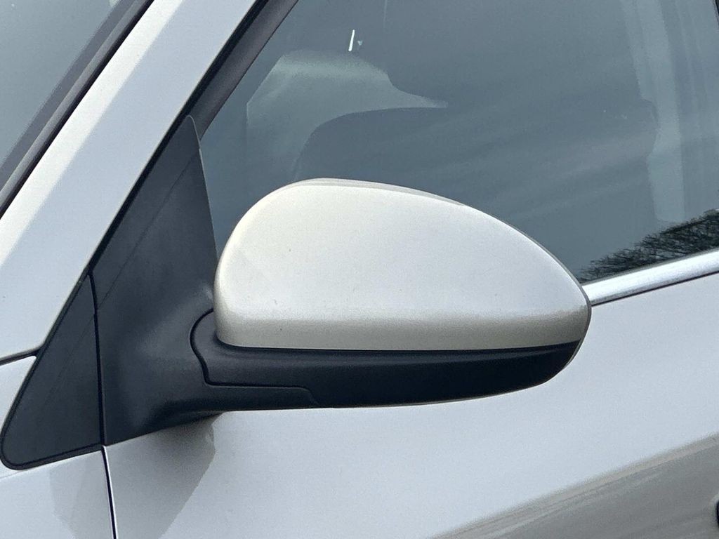 Thumbnail: 2016 Chevrolet Cruze - 2