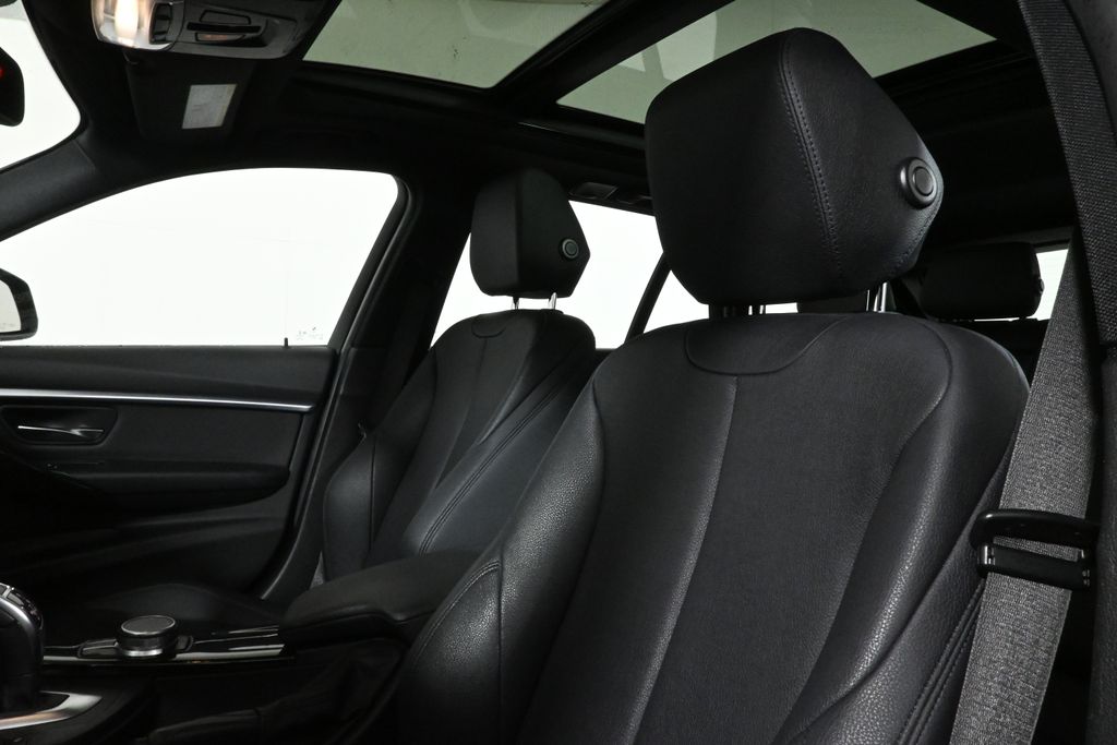 2019 BMW 3 Series 330i xDrive 15