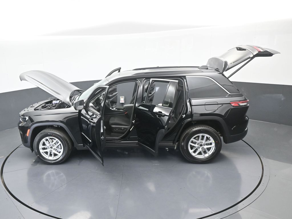 New 2026 Diamond Black Crystal Pearlcoat Jeep Laredo X image 63