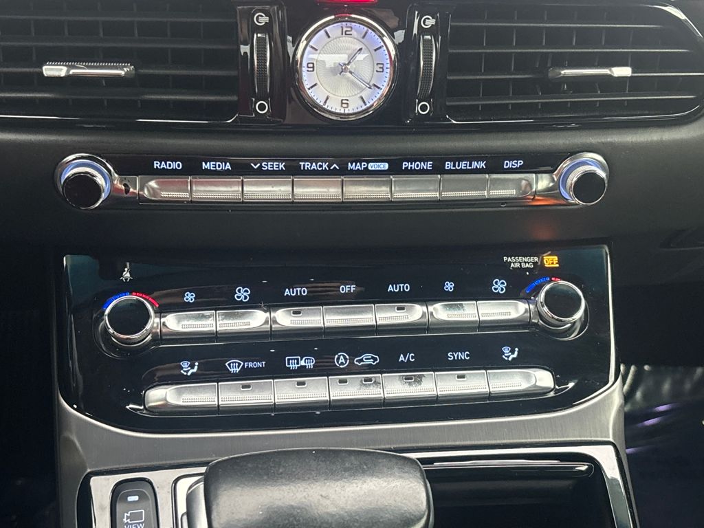 2017 GENESIS G90 Ultimate's photo