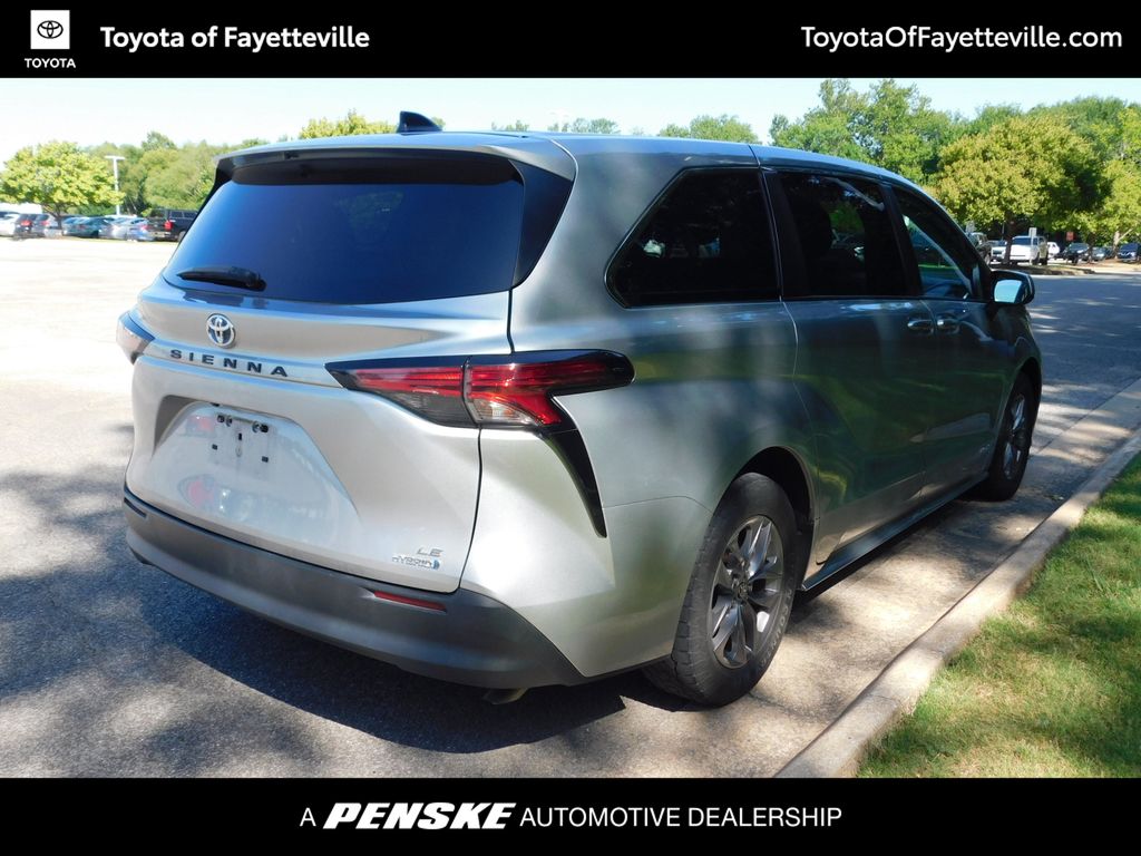 Thumbnail: 2021 Toyota Sienna - 4