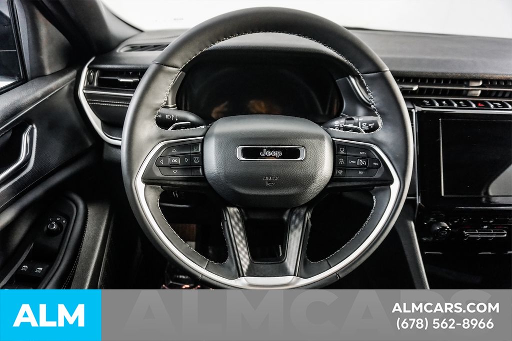 Used 2025 Silver Jeep Altitude image 27