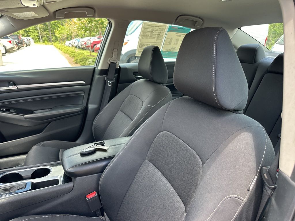 2021 Gun Metallic Nissan Altima 2.5 SV FWD Sedan