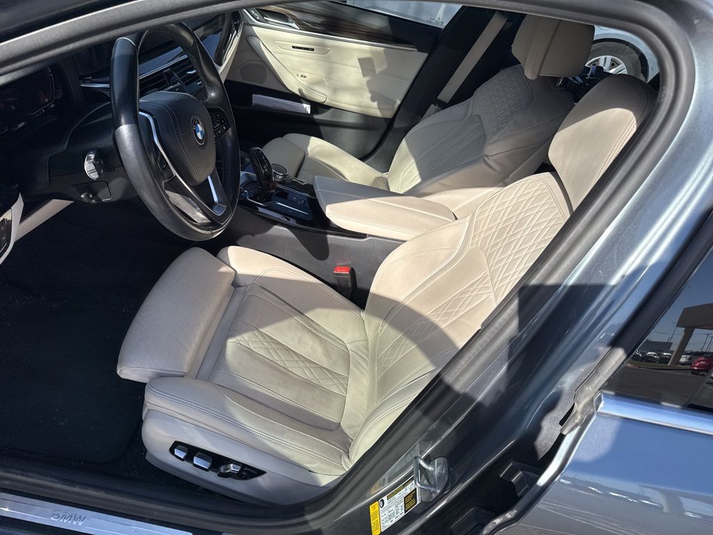 Thumbnail: 2021 BMW 5 Series - 6