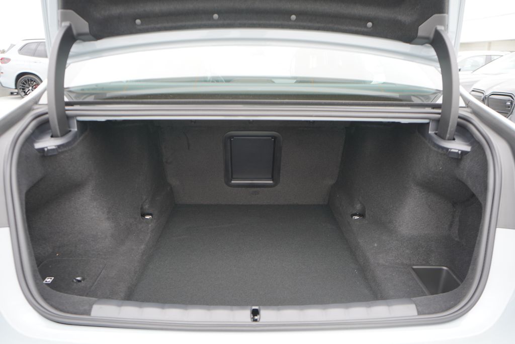 Thumbnail: 2025 BMW 7 Series - 21