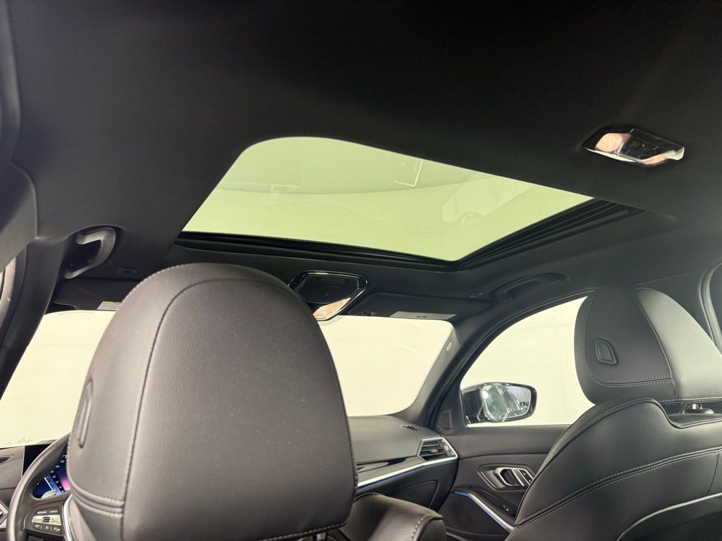 Thumbnail: 2023 BMW 3 Series - 21