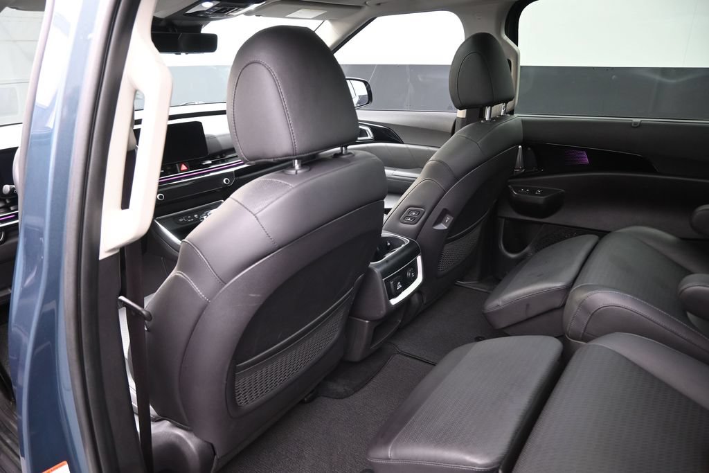 Used 2025 Kia Carnival Van