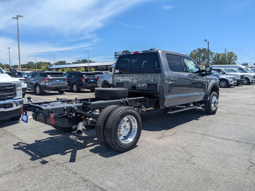 2025 Ford F-550 Chassis LARIAT