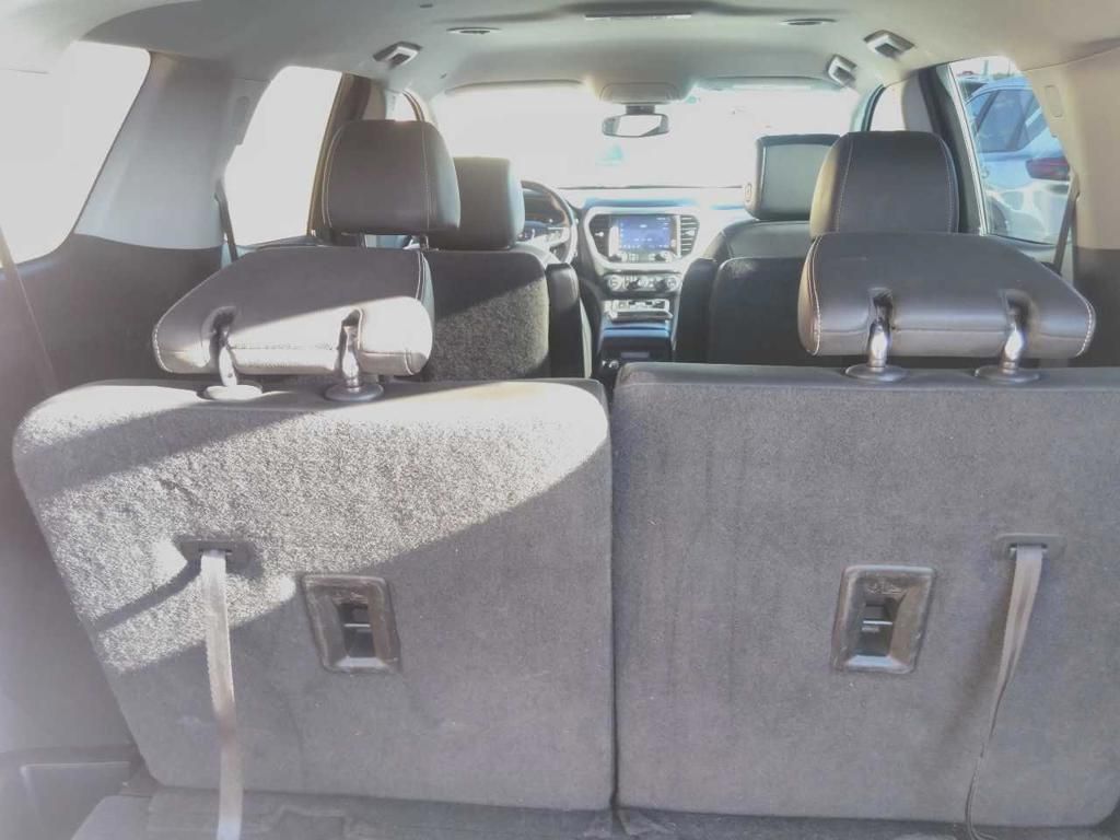 2023 Gmc Acadia SLT photo 2