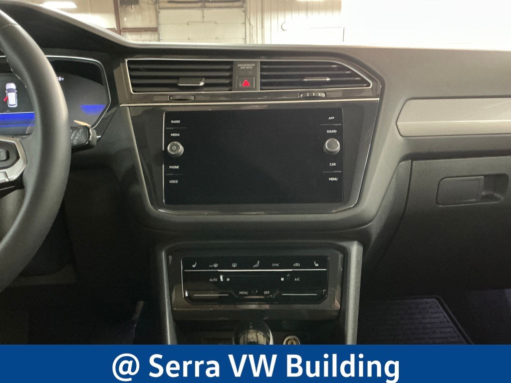 Certified Used 2024  Volkswagen 2.0T SE image 21