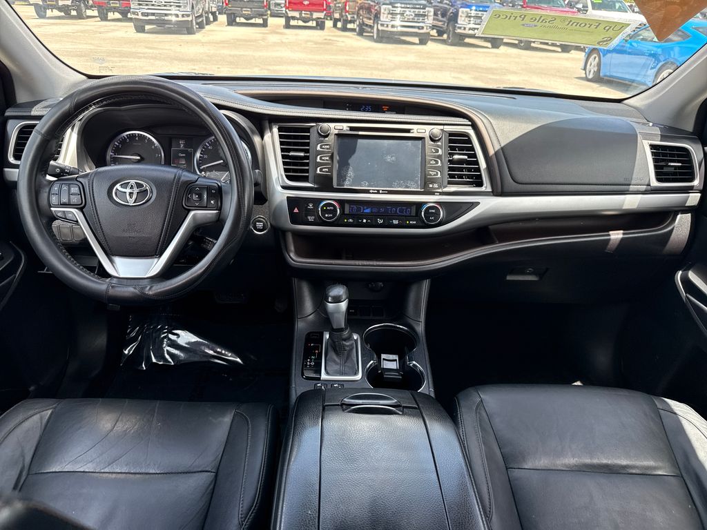 Used 2015 Black Toyota XLE V6 image 6
